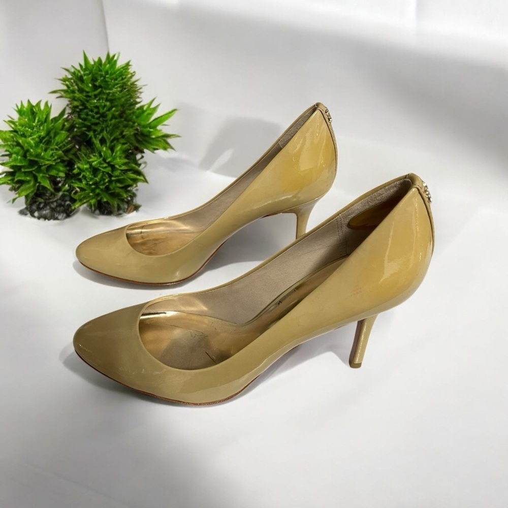 Coach Beige 3.5" High Heels Size 8.5 Round Toe Patent Leather